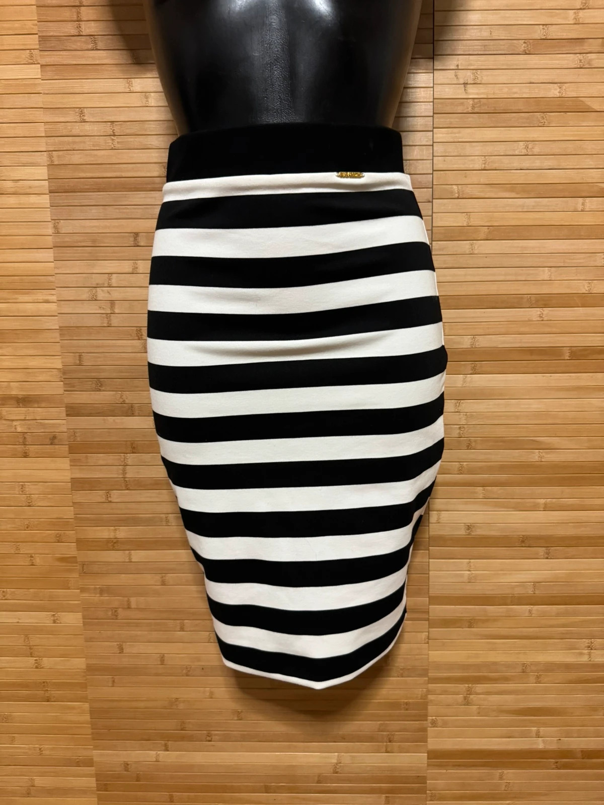 Divina falda tubo marca Sugarbird talla 38 😍