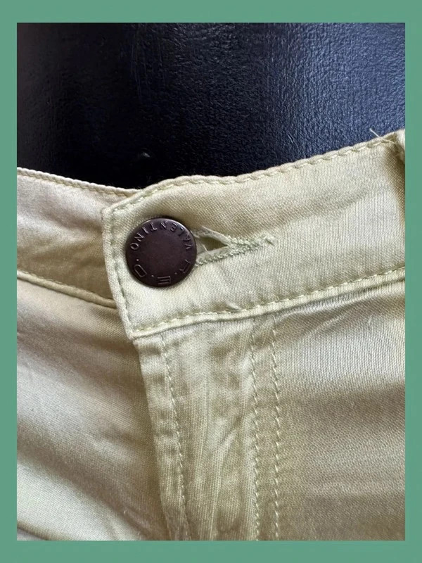 Divino pantalón croped cintura baja , tela satinada, marca Red Valentino , talla 38 😍 – Valentino – taille M / 38 / 10 4