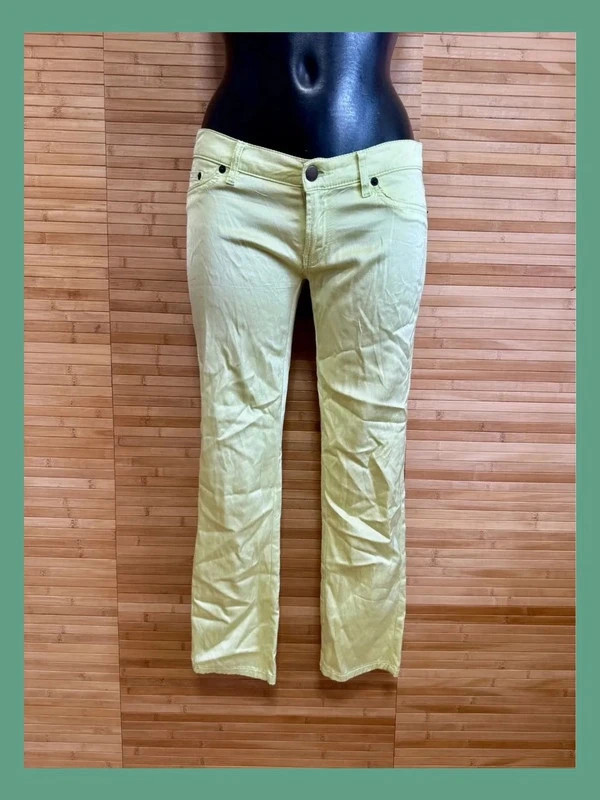 Divino pantalón croped cintura baja , tela satinada, marca Red Valentino , talla 38 😍