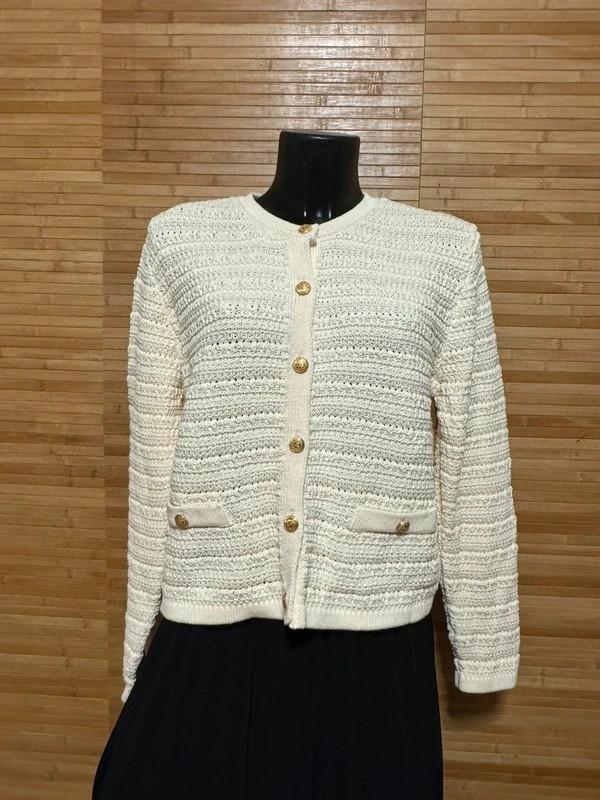 Divino cárdigan color crema marca papaya talla 44 😍