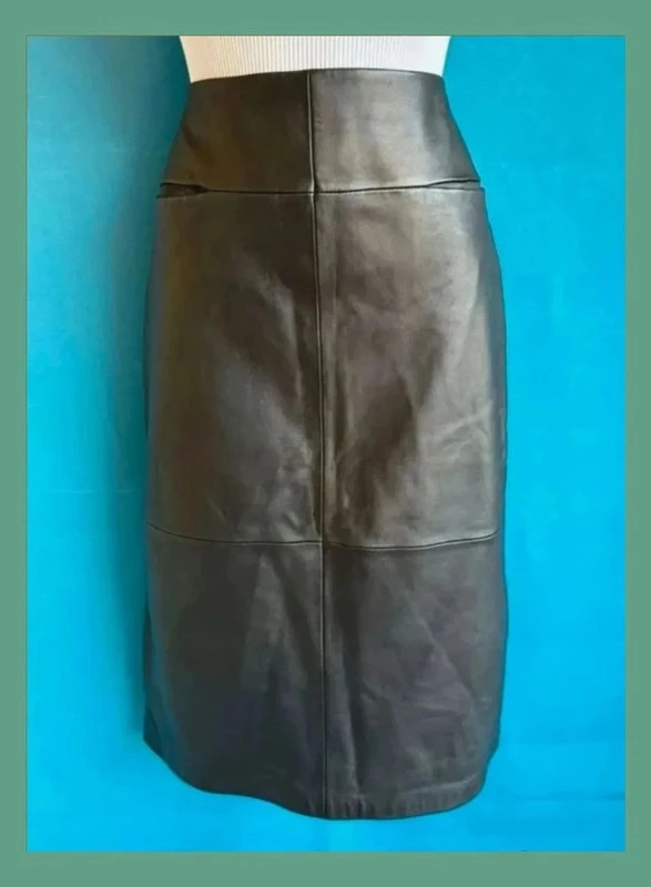 Espectacular falda midi de piel, marca Oska, talla L 😍