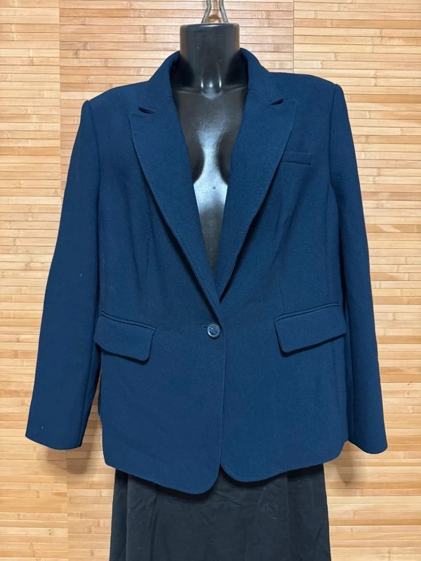 Divino blazer marca Jasper Conran talla 48 😍