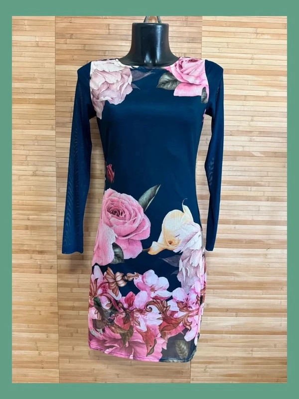 Divino vestido flores marca Culito from spain , talla S , elástico 😍
