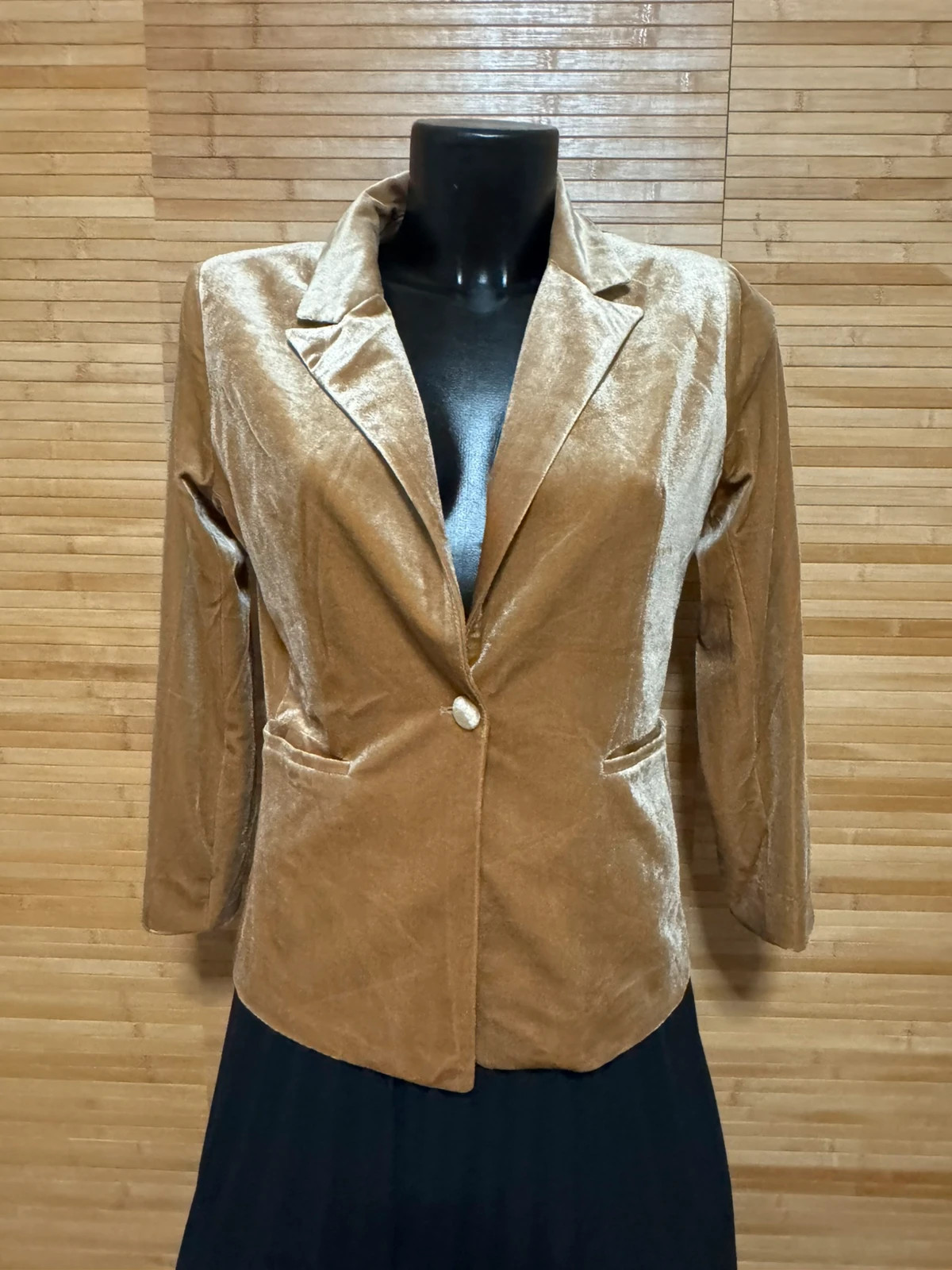 Divino blazer terciopelo de Molly Bracken talla S 😍