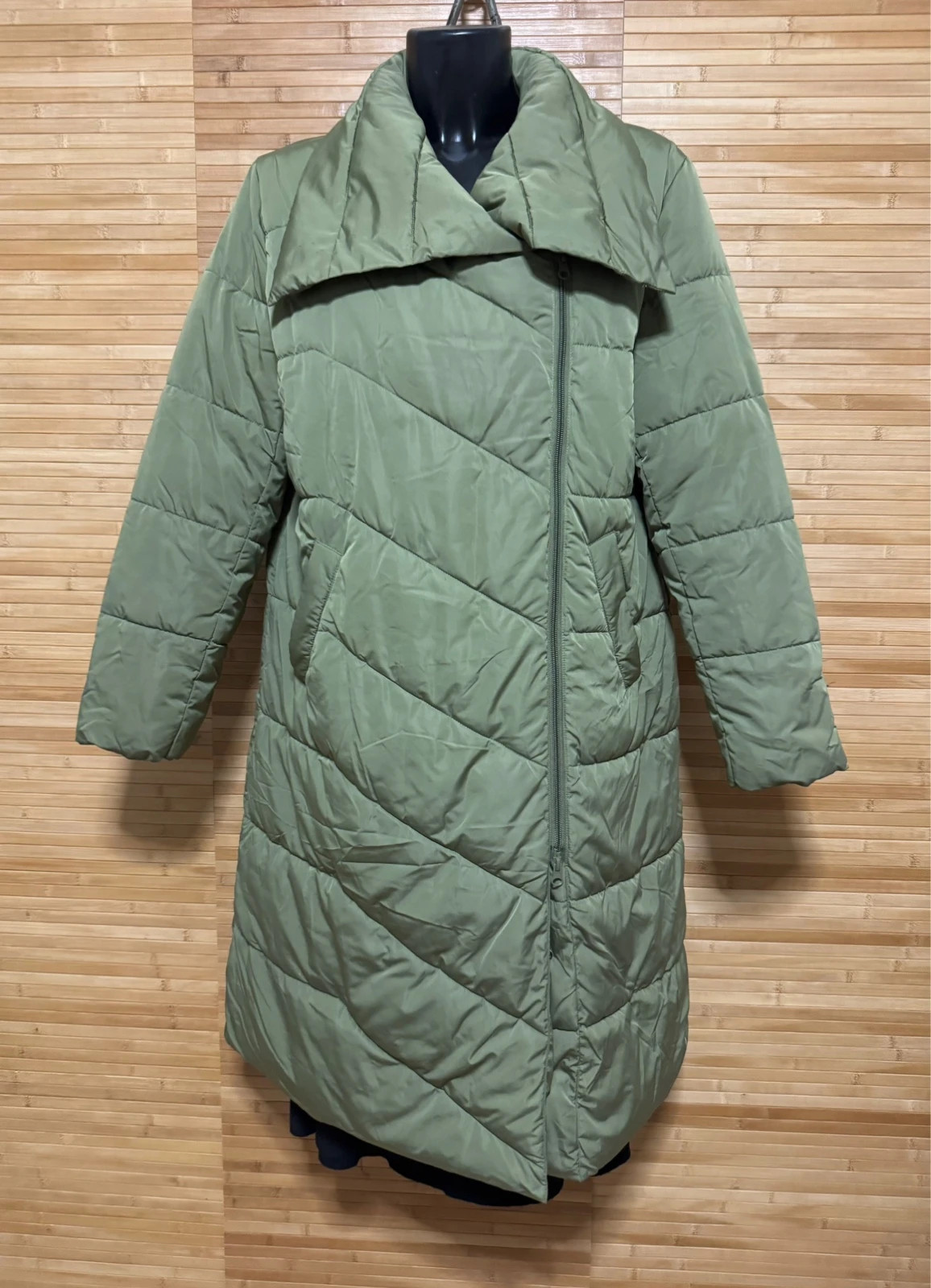 Divina chaqueta acolchada de marca Yas talla XL 😍