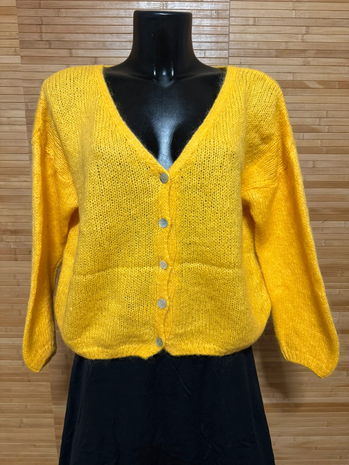 Cárdigan amarillo marca andromede talla única 😍