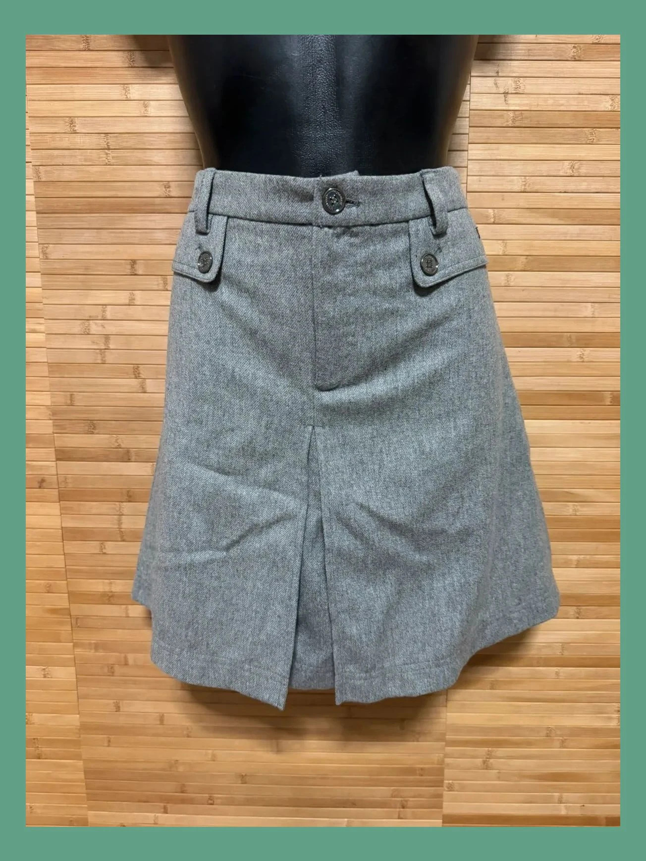 Divina falda lana marca Burberry, talla 16 años perfecta para talla S 😍