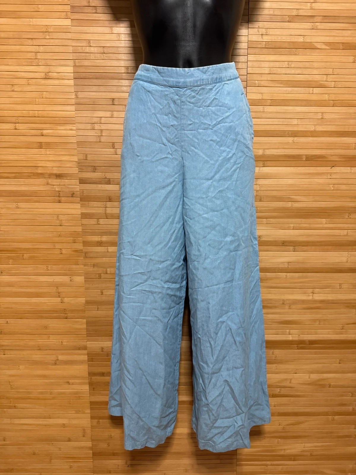 Divino pantalón ancho denim fino talla 40 marca stefanel 😍