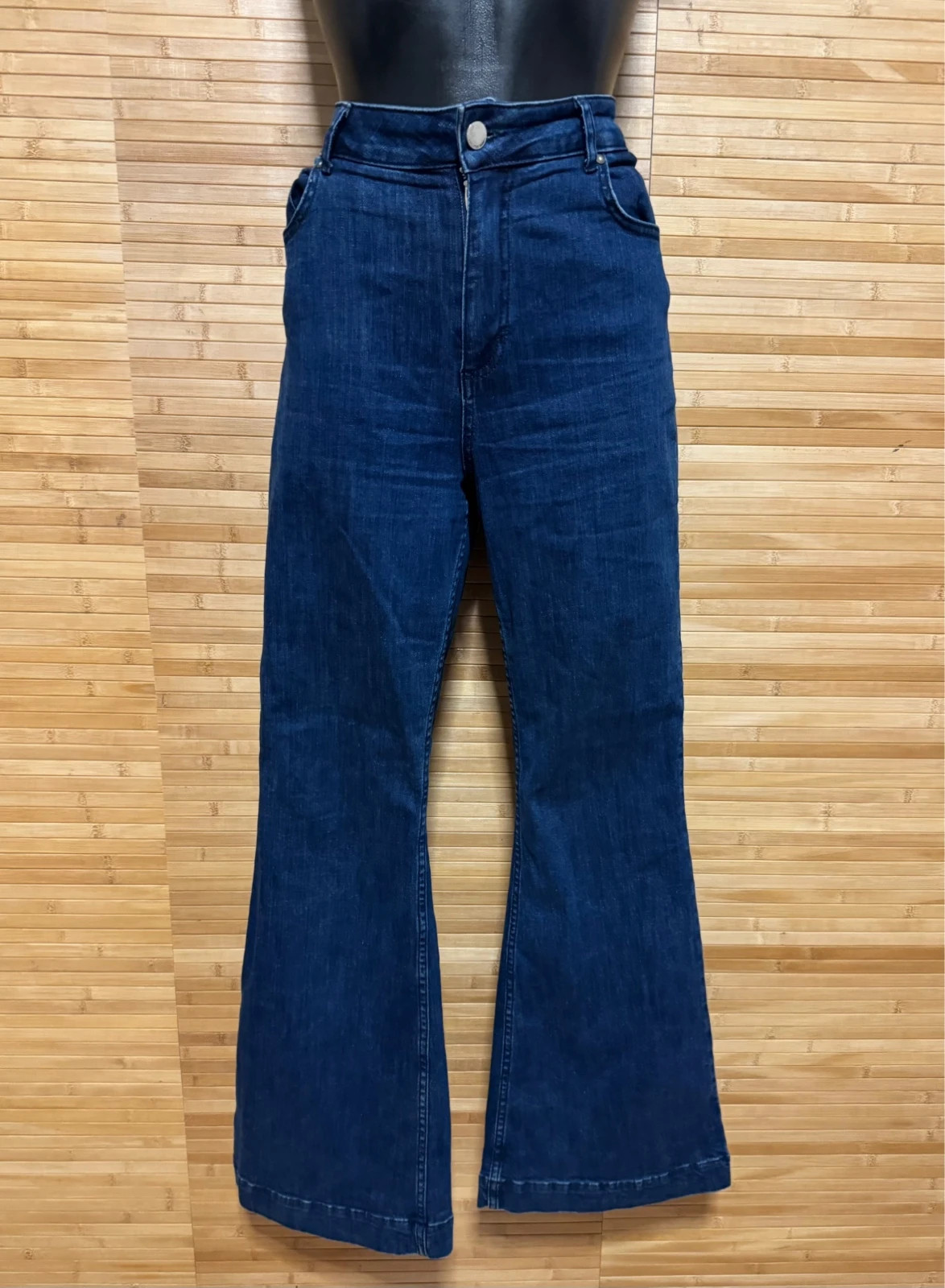 Divino vaquero acampanado de Jimmy Key cintura alta , elástico, talla 40 😍