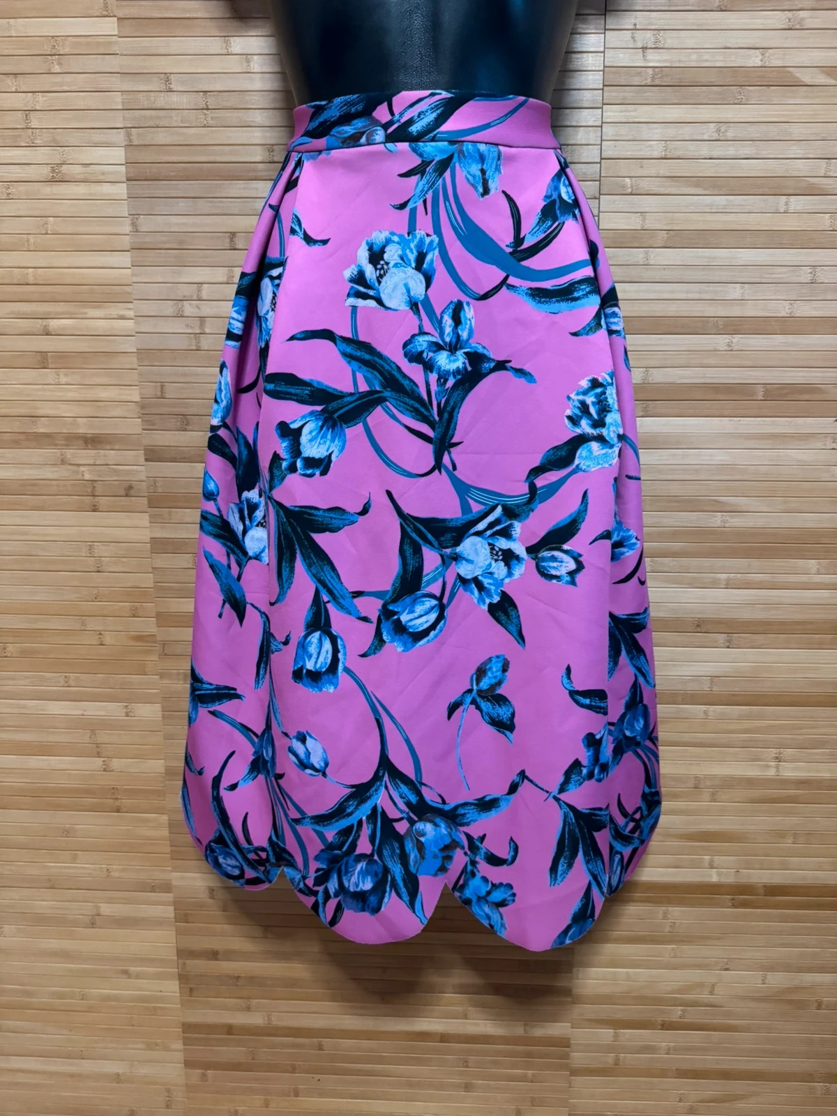Divina falda marca Asos , talla 38 😍