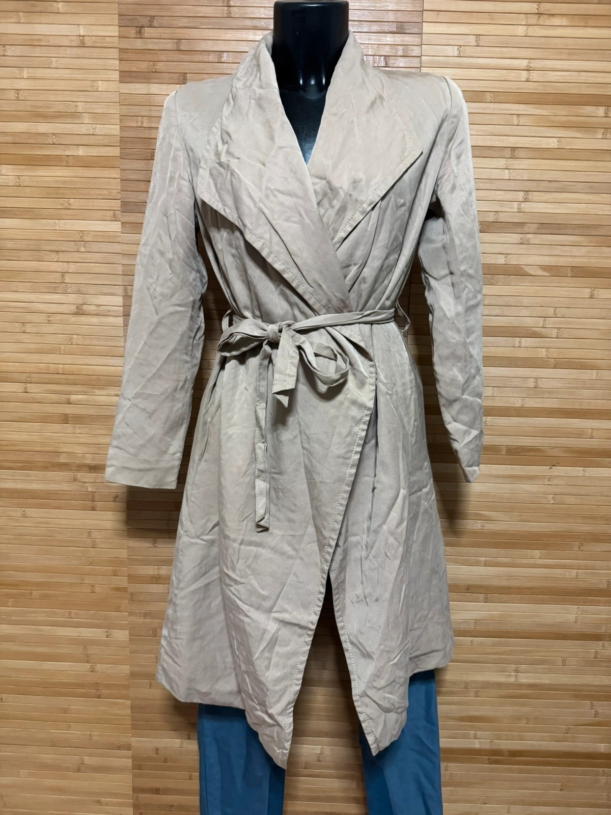 Gabardina fina marca Línea talla 36 😍