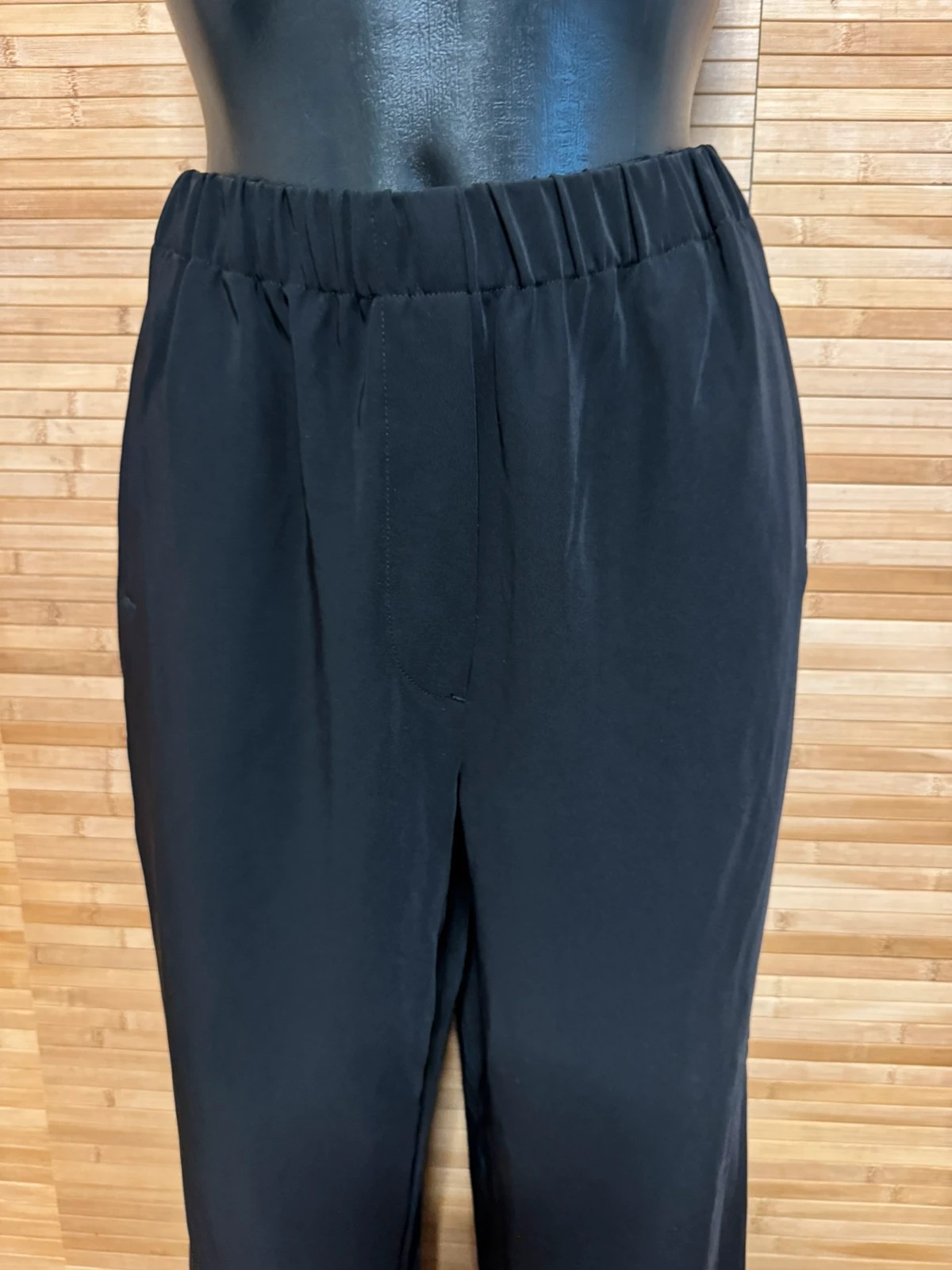 Divino pantalón negro con rayas blancas en los lados marca Catwalk Junkie talla 40 😍 – Catwalk Junkie – taille L / 40 / 12 3