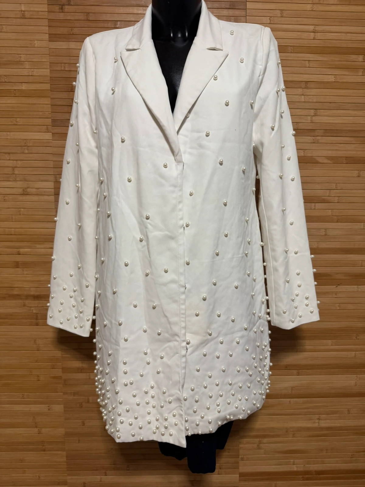 Divino blazer marca Boohoo con perlitas talla 42 😍