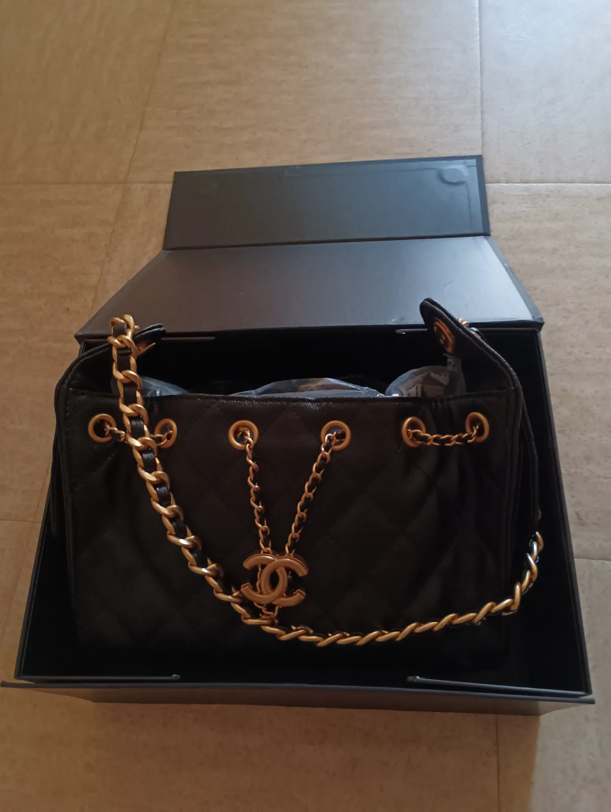 Chanel sac à main chaîne dorée noir