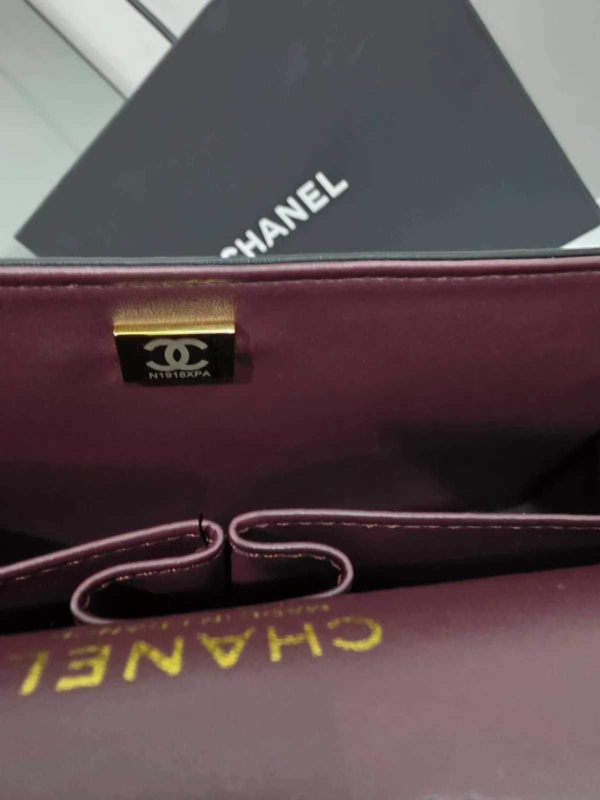 Chanel Flap Bag Matelassé Noir Chaîne Dorée 4