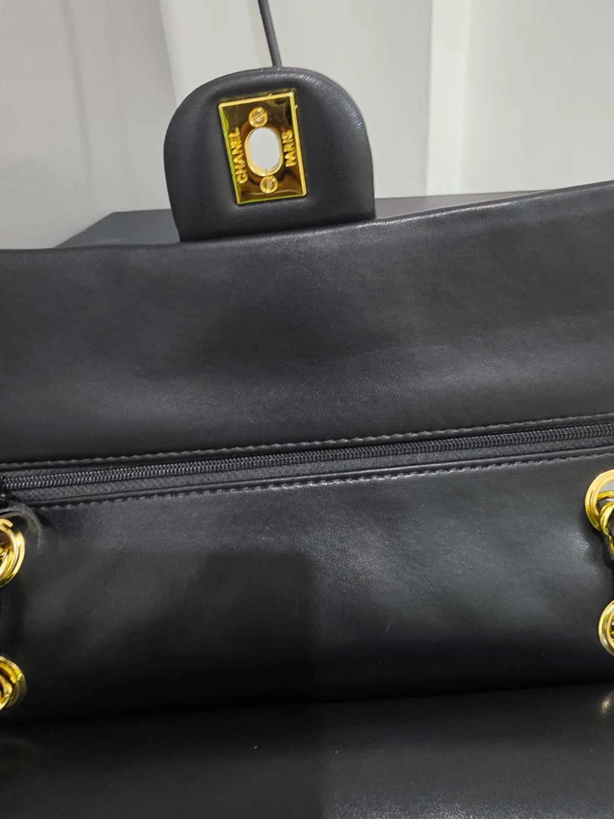 Chanel Flap Bag Matelassé Noir Chaîne Dorée 6