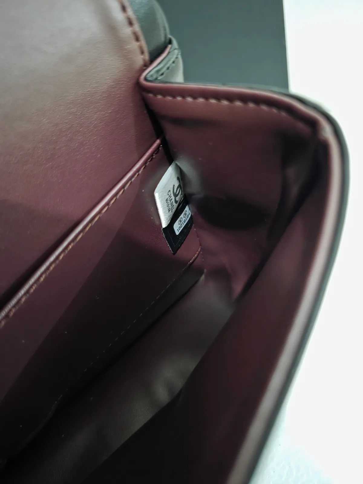 Chanel Flap Bag Matelassé Noir Chaîne Dorée 3