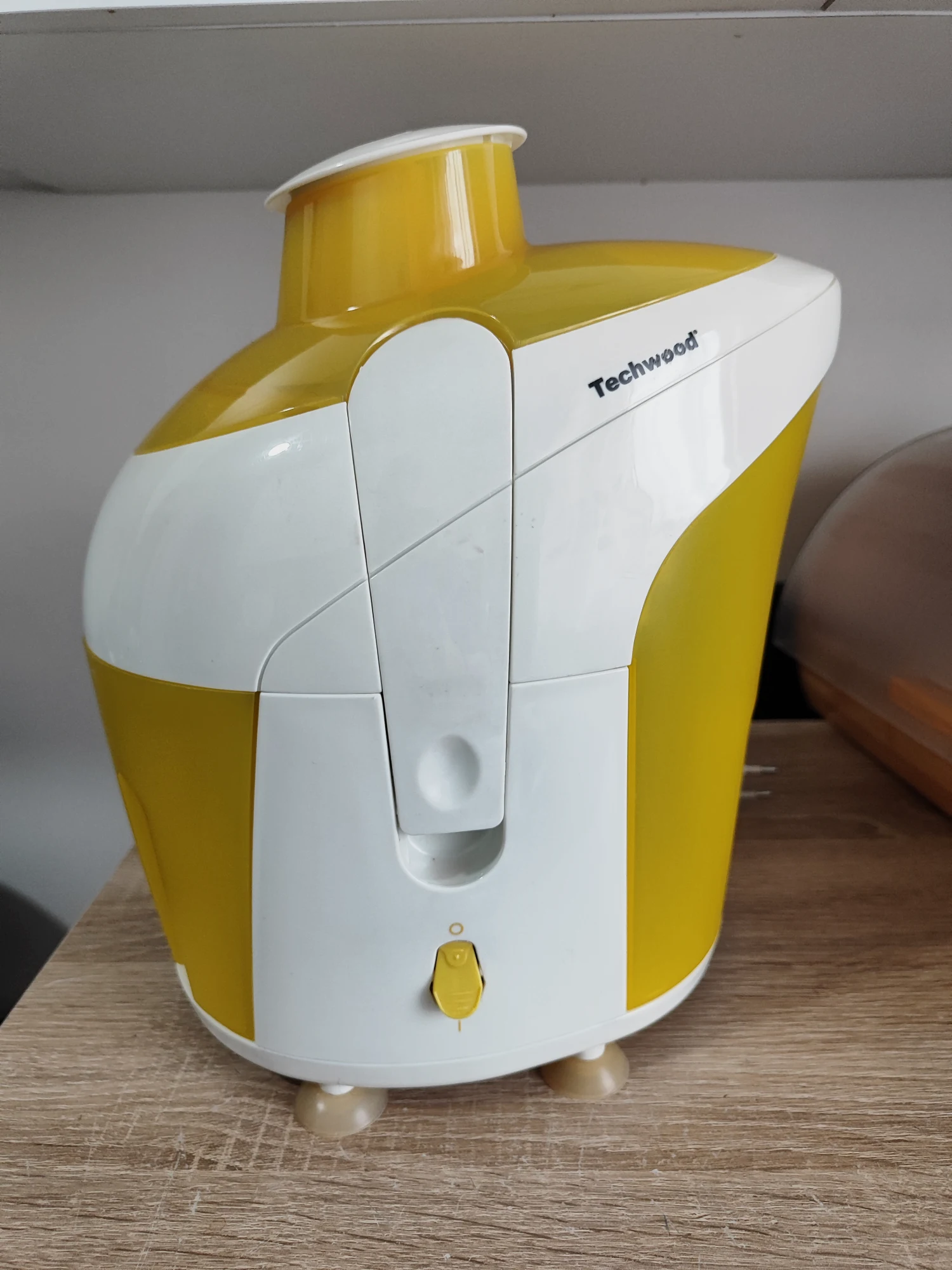 Centrifugeuse Techwood blanche et jaune