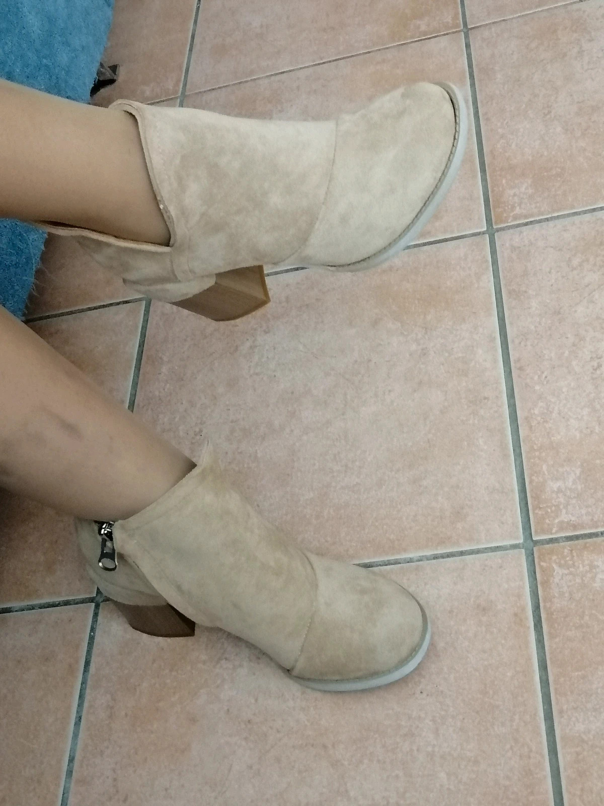 Bottines beiges en suédine à talons Taille 38 Neuves – Phil Firenze – taille EU 38 4