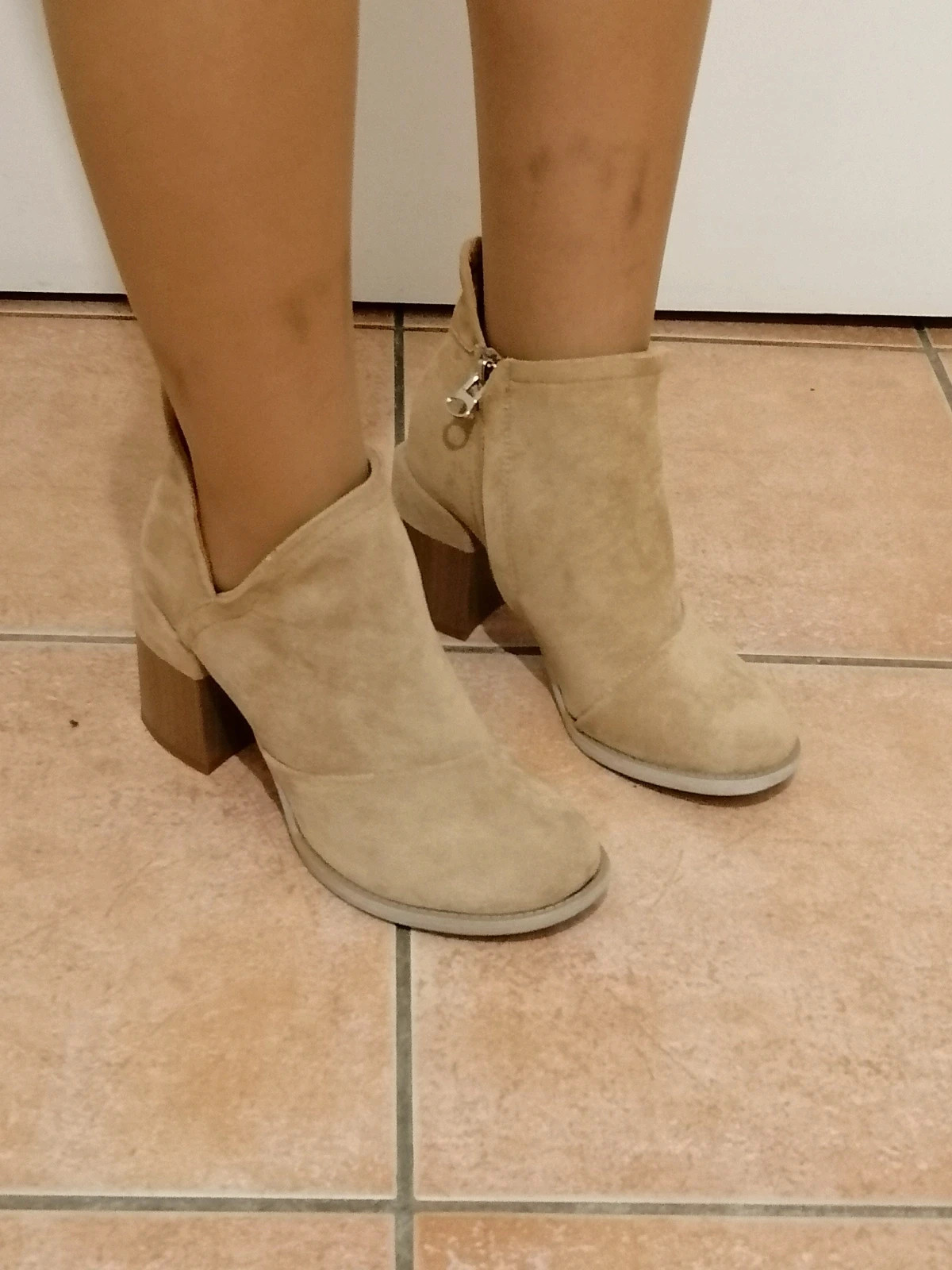 Bottines beiges en suédine à talons Taille 38 Neuves – Phil Firenze – taille EU 38