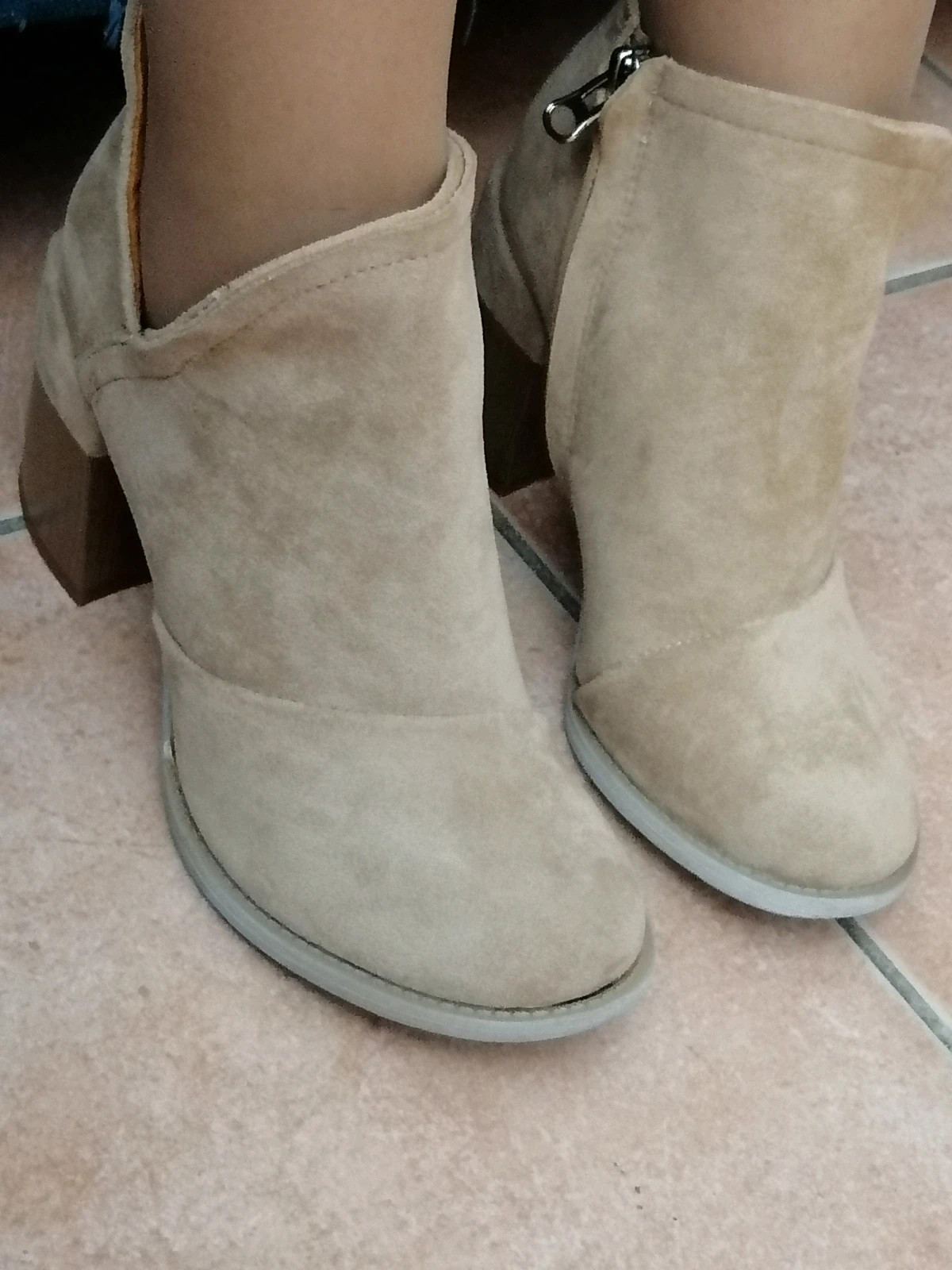 Bottines beiges en suédine à talons Taille 38 Neuves – Phil Firenze – taille EU 38 5