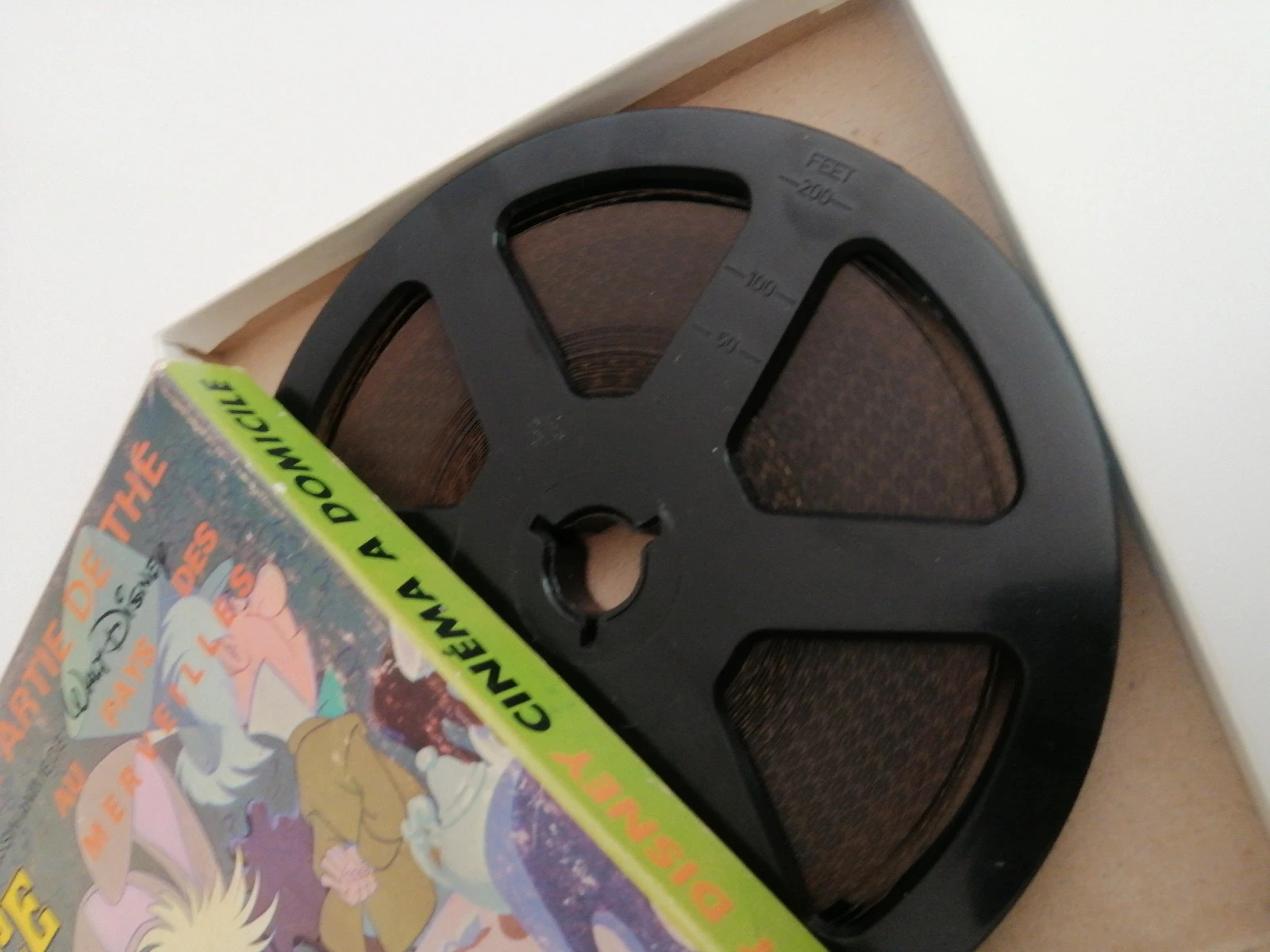 Film Super 8 - Alice au Pays des Merveilles : Une folle partie de thé – super 8 5
