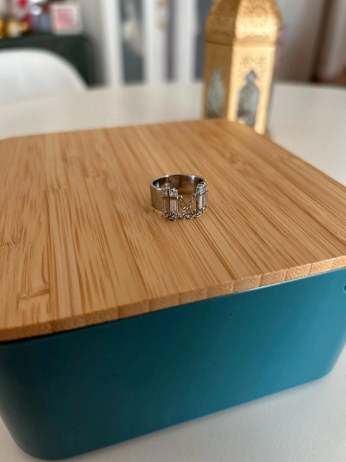 Bague avec chaînettes