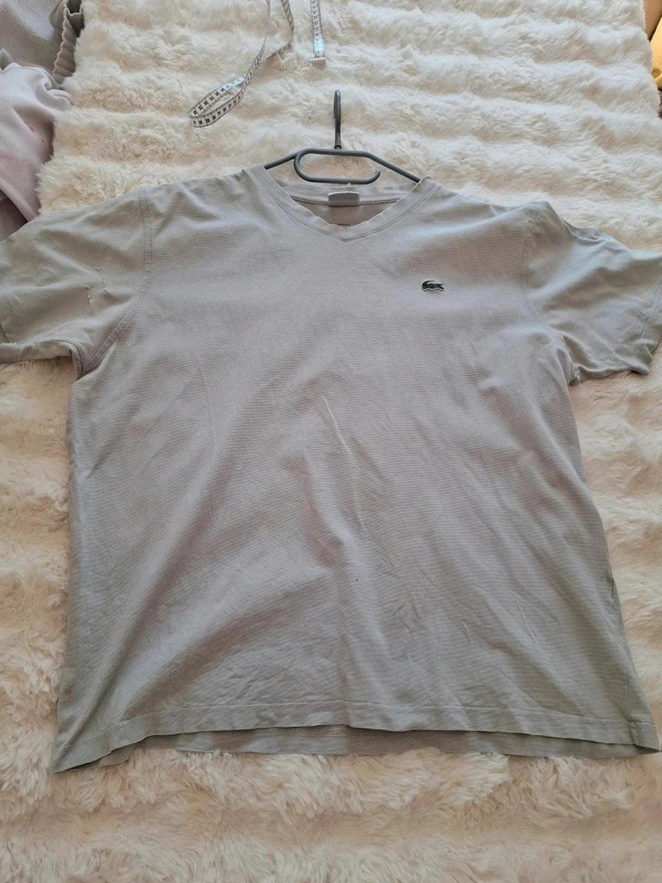 T-shirt col V Sport Lacoste - Beige / Gris - Taille 6 (L/XL) – Lacoste – taille XL 2