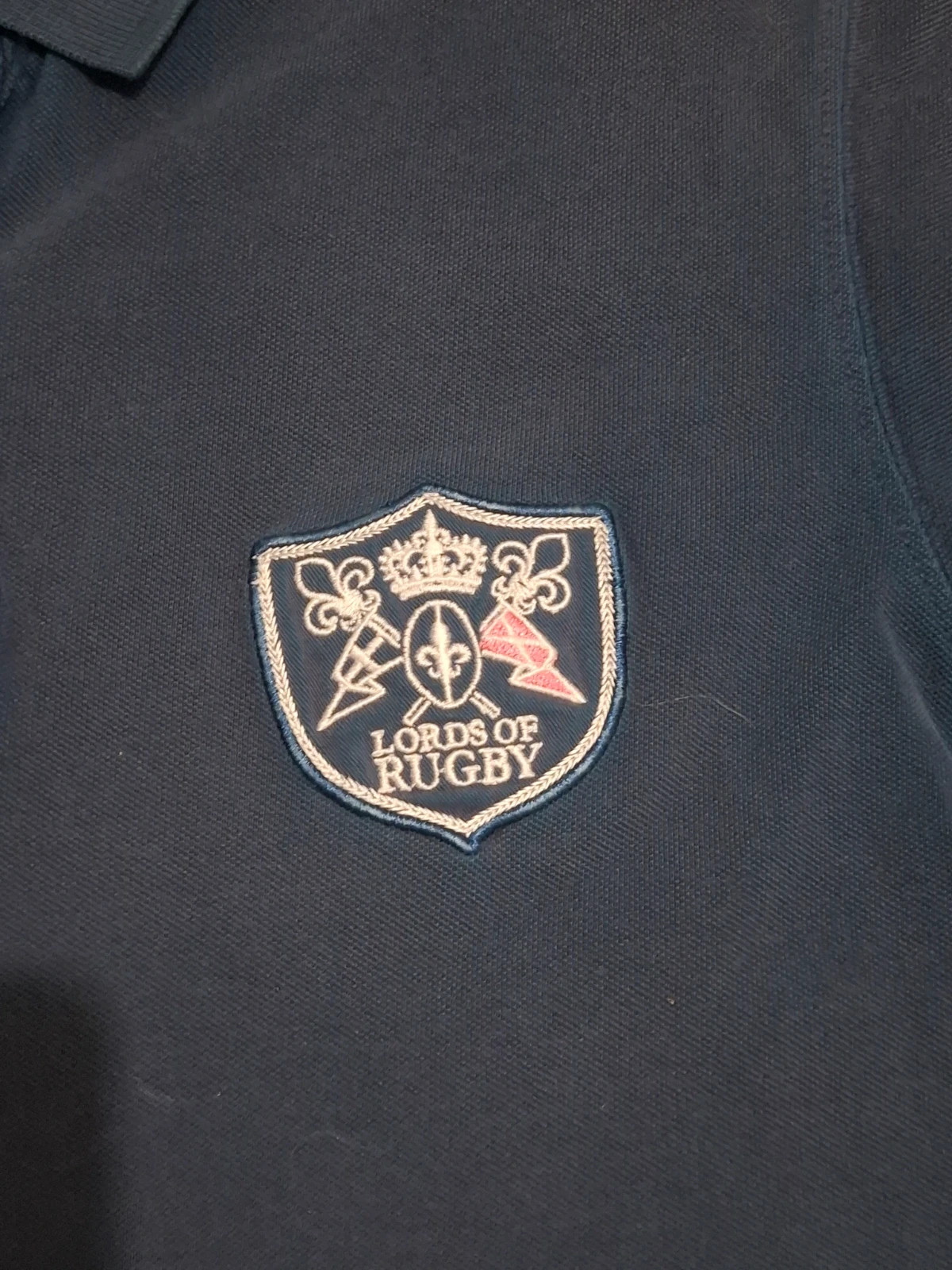 Polo de rugby Lord's of Rugby - Bleu marine et rose - Broderies et patchs - Taille L – Lords Of Rugby – taille L 2