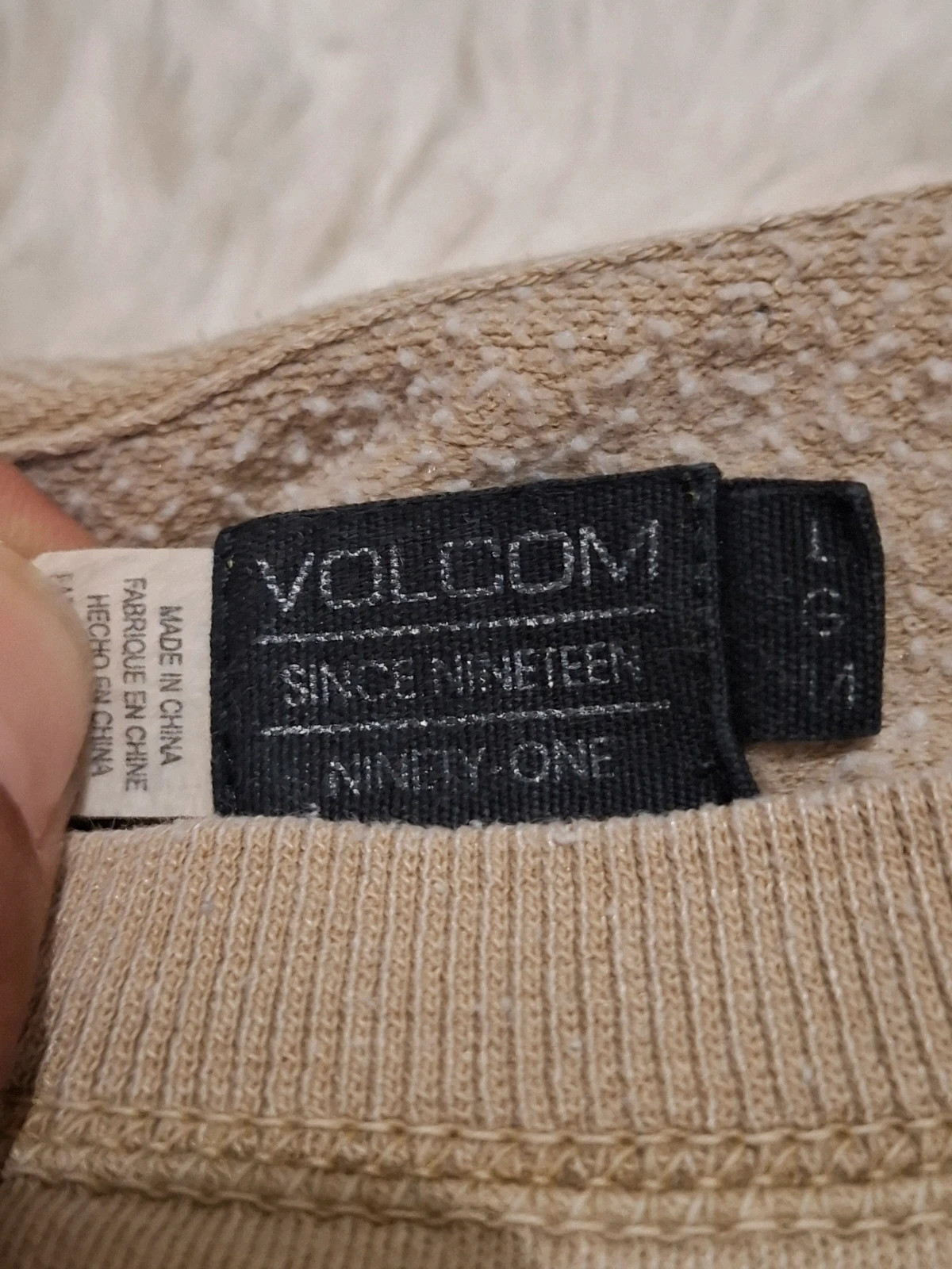 Sweat / Pull léger Volcom - Beige sable - Motif graphique et coupe asymétrique - Taille L – Volcom – taille L / 40 / 12 4
