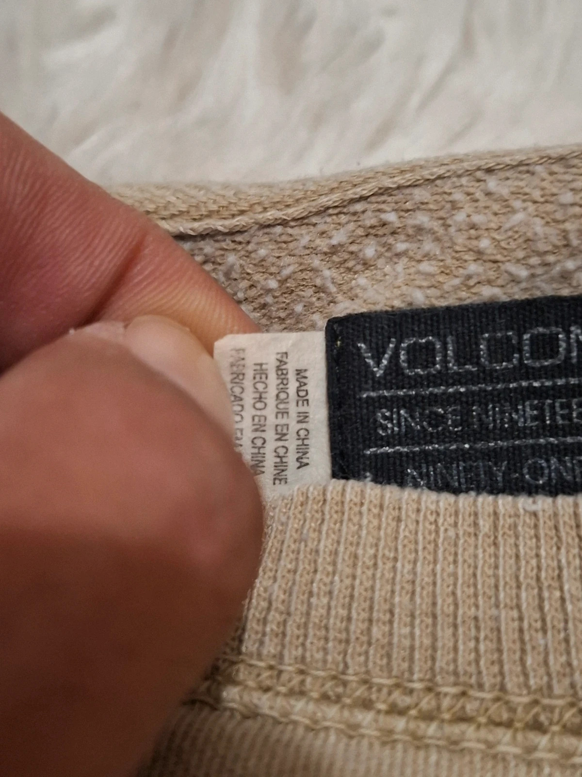 Sweat / Pull léger Volcom - Beige sable - Motif graphique et coupe asymétrique - Taille L – Volcom – taille L / 40 / 12 5