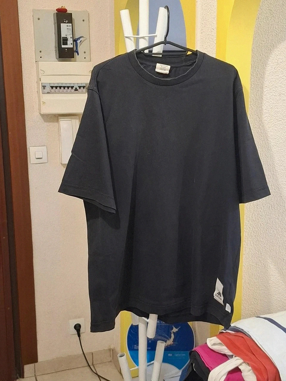 T-shirt noir Adidas épais, messages positifs et graphique - Taille L – adidas – taille L 2