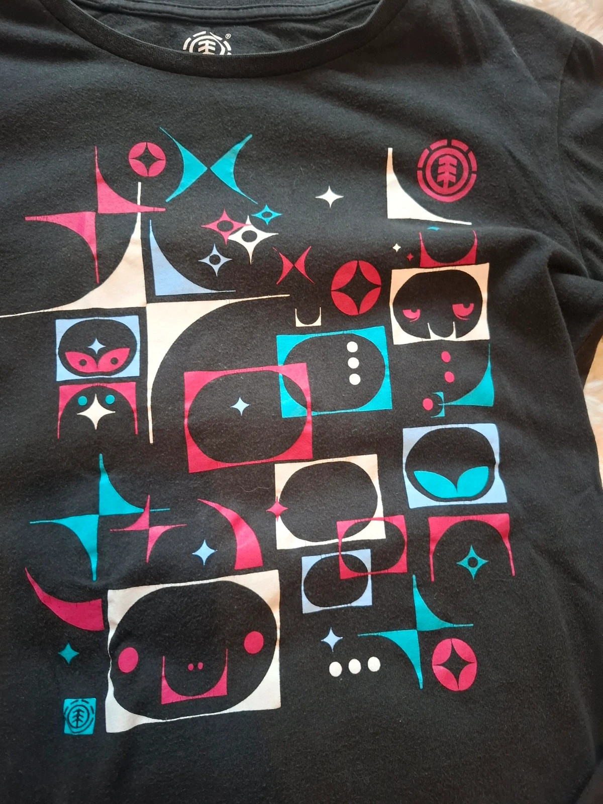 T-shirt manches longues noir Element motif géométrique coloré taille M – Element – taille M 2