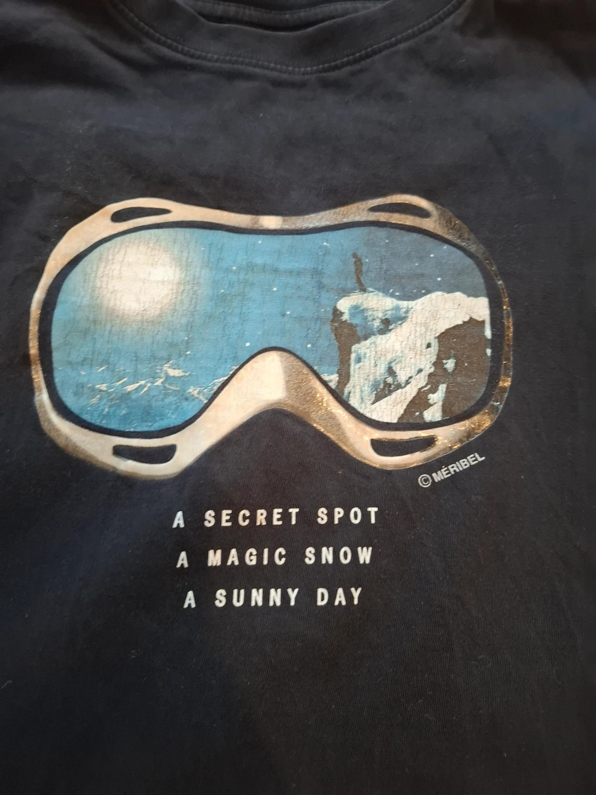 T-shirt vintage 2005 noir Méribel masque de ski A secret spot taille S – UP – taille S 2