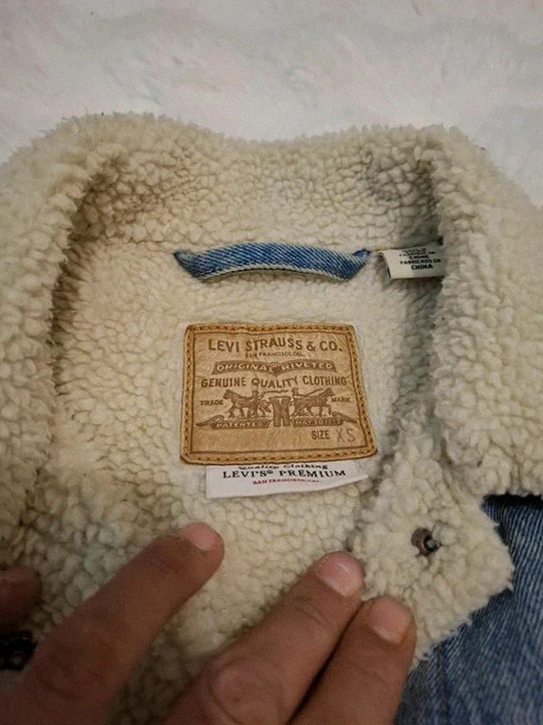 Veste Levi's Premium en Jean Délavée Sherpa Trucker Jacket T.XS – Levi's – taille XS / 34 / 6 3