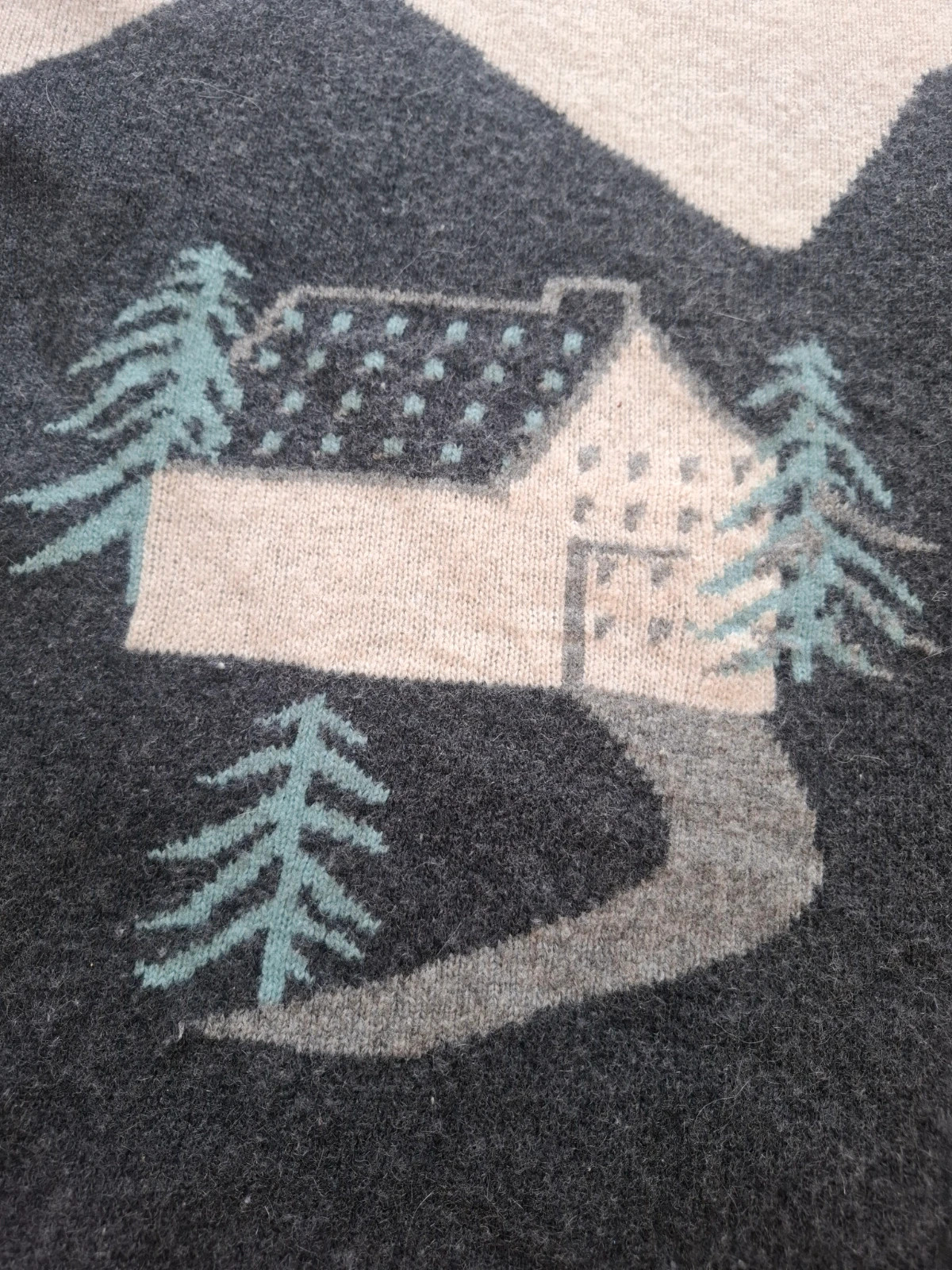 Pull vintage col cheminée 70% laine d'agneau 20% angora motif chalet M L – Vintage Dressing – taille L / 40 / 12 3
