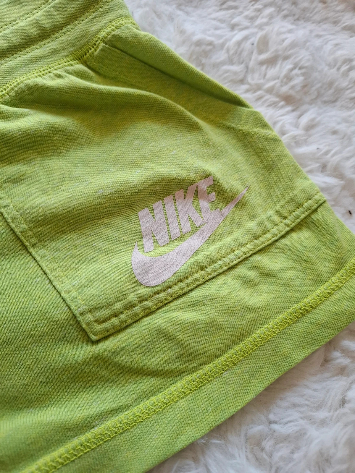 Short de sport en coton vert anis logo rose clair Nike taille M – Nike – taille M / 38 / 10 2