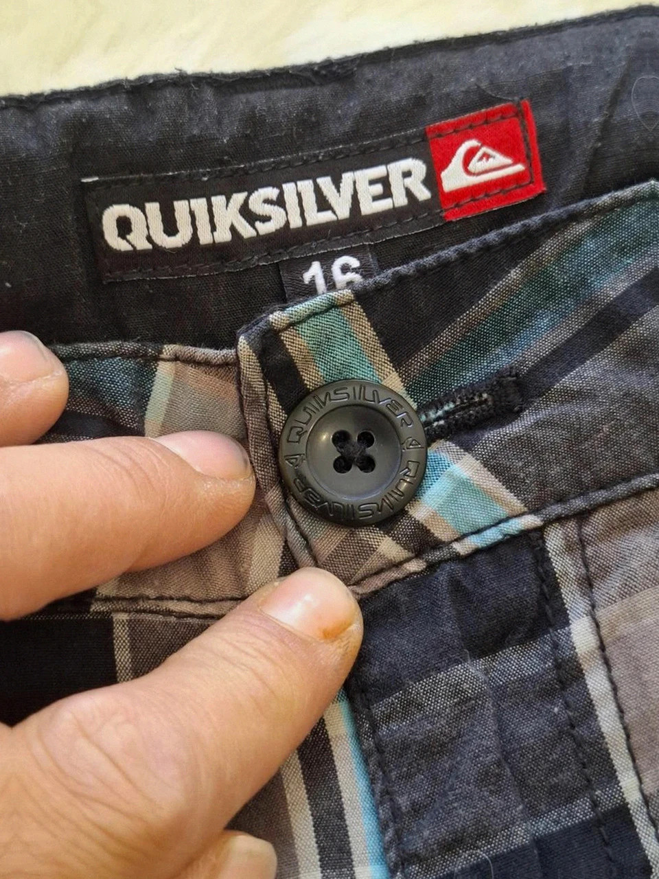 Short à carreaux vintage Y2K Quiksilver Noir/Gris/Bleu - Taille S homme équivalent – Quiksilver – taille S 3