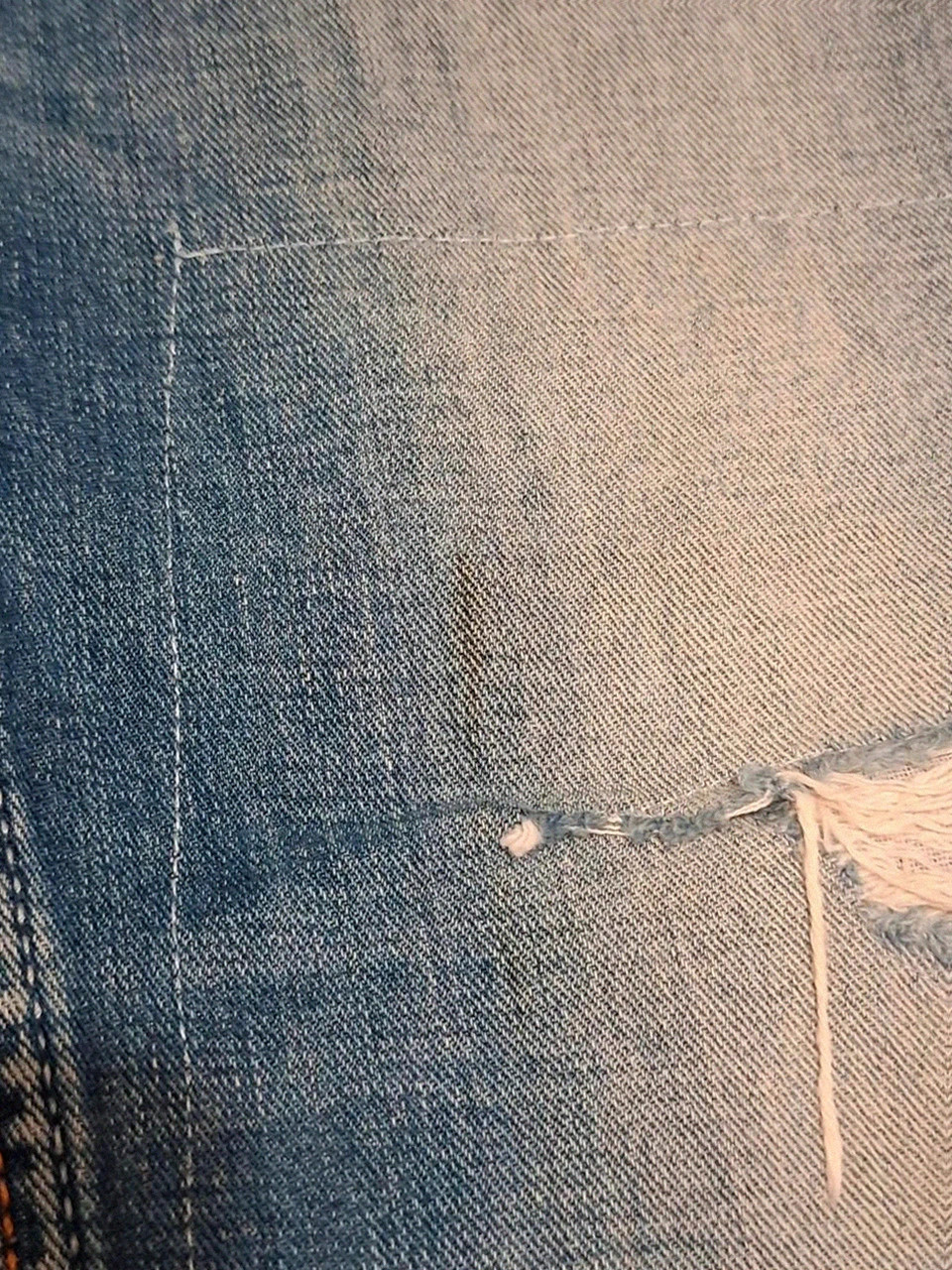 Jean en denim Guess - Délavé avec usures - Coupe droite - Taille 29 – GUESS – taille W29 | FR 38 2