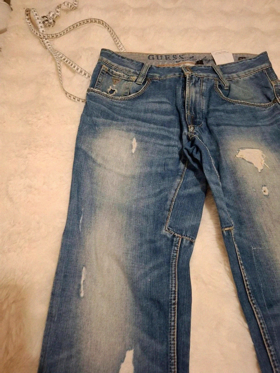 Jean en denim Guess - Délavé avec usures - Coupe droite - Taille 29 – GUESS – taille W29 | FR 38 5