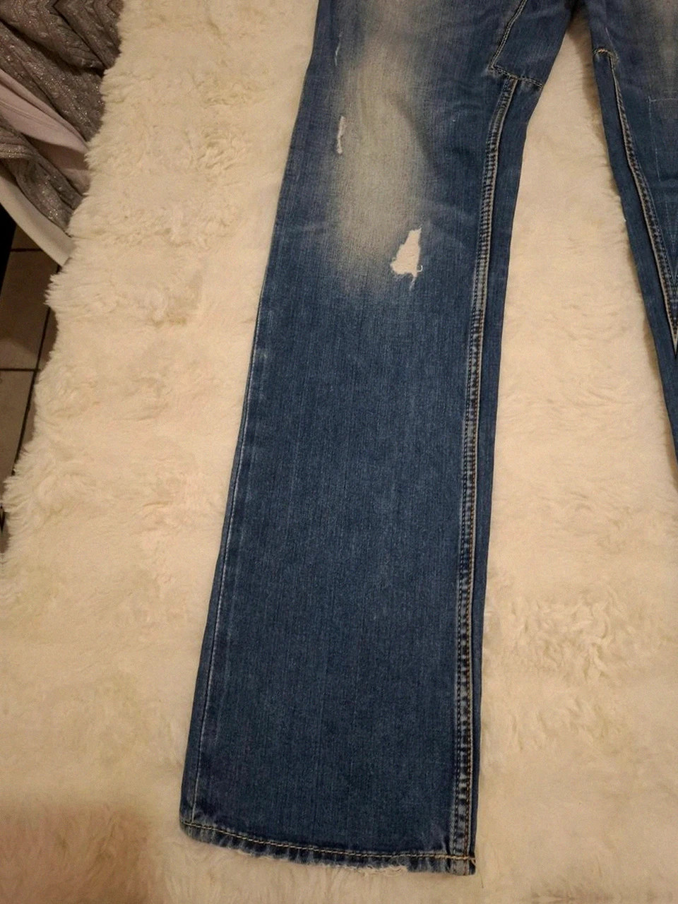 Jean en denim Guess - Délavé avec usures - Coupe droite - Taille 29 – GUESS – taille W29 | FR 38 4