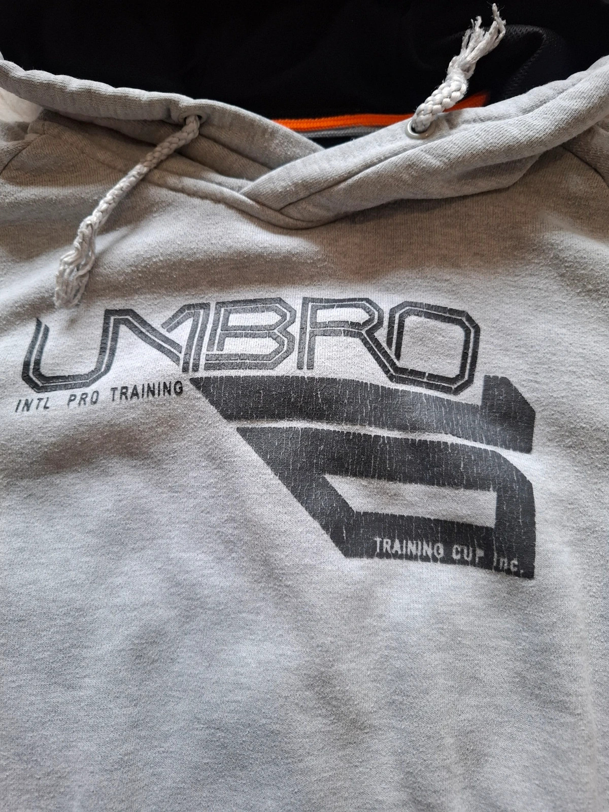 Sweat à capuche Umbro gris chiné sportswear vintage rétro taille 174 cm – Umbro – taille M 2