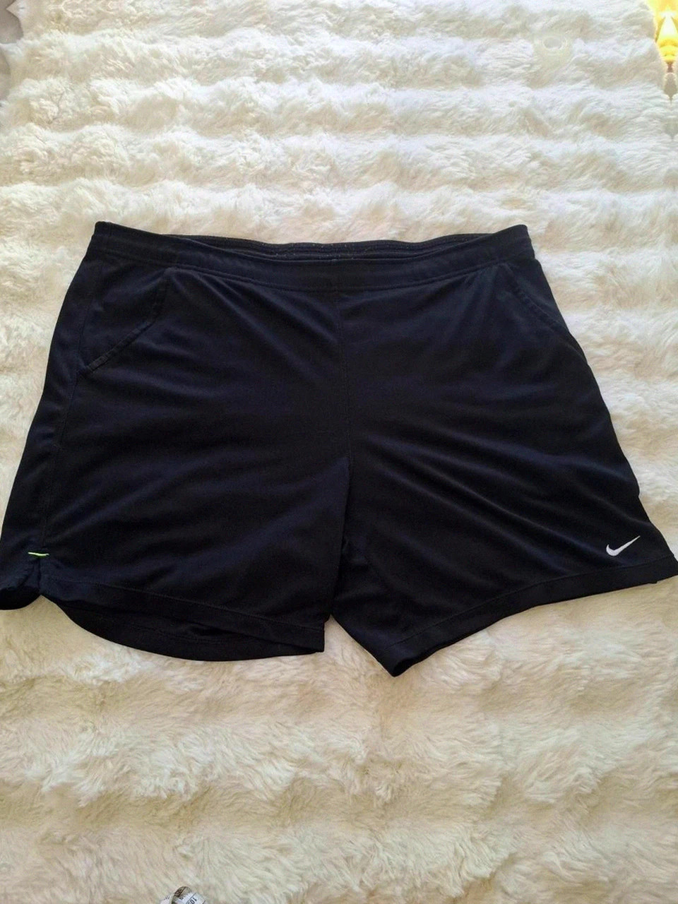 Short de Sport Noir Nike - Taille L - Parfait pour customisation