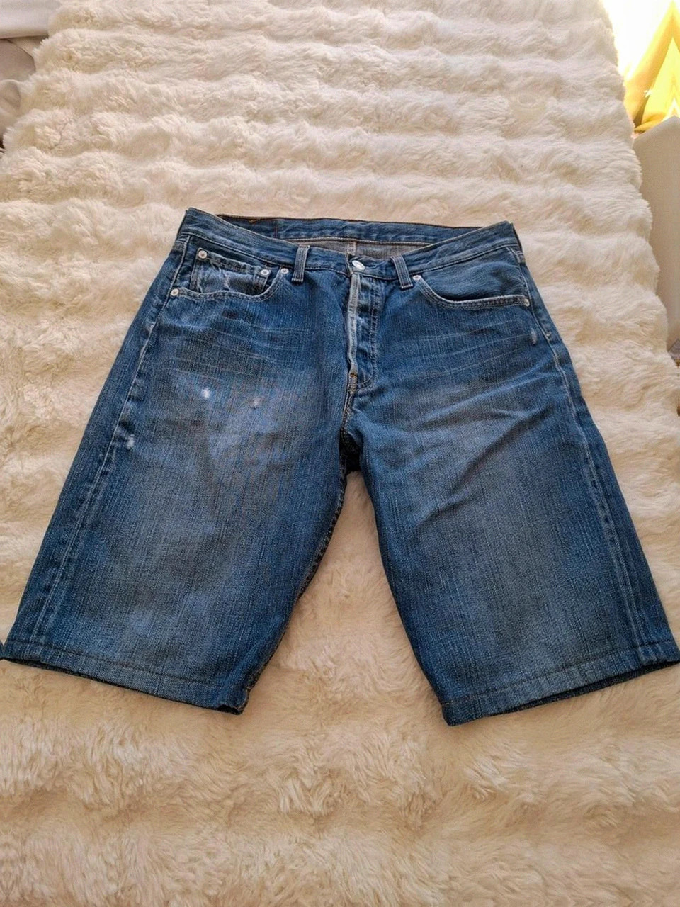 Short Levi's 501 en Jean - W33 - Rework (ancien pantalon) - Usé Bleu
