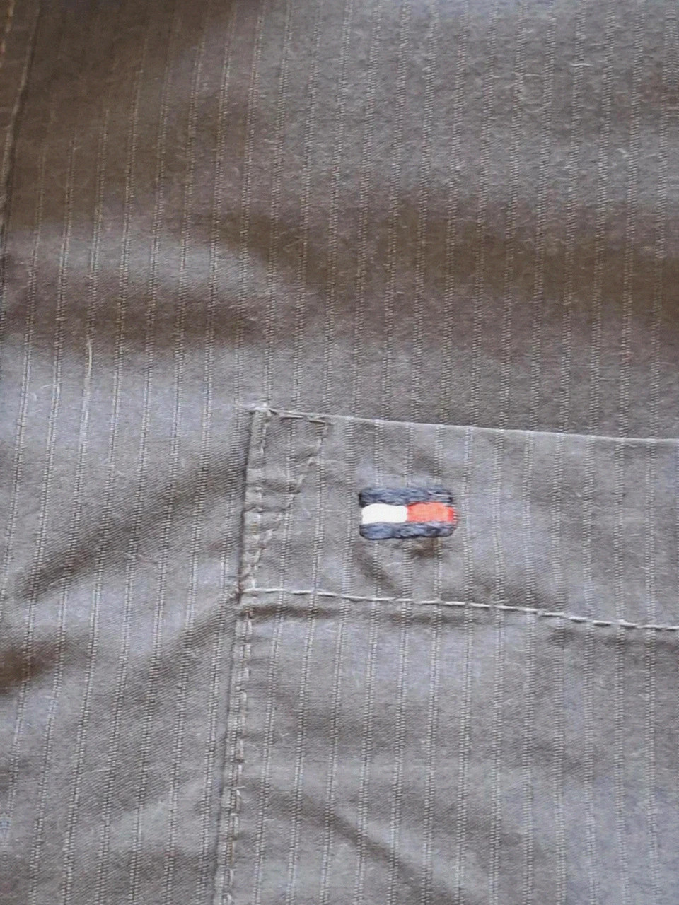 Chemise à fines rayures gris foncé / noire Tommy Hilfiger - Taille M (100% Coton) – Tommy Hilfiger – taille M 5