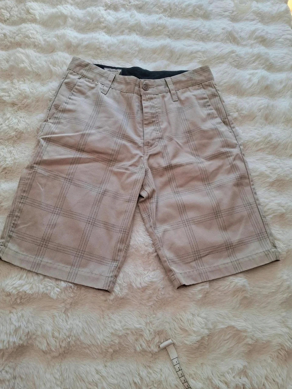 Short écru / beige à carreaux Volcom - Taille 28 (correspond à une taille S adulte / 36)