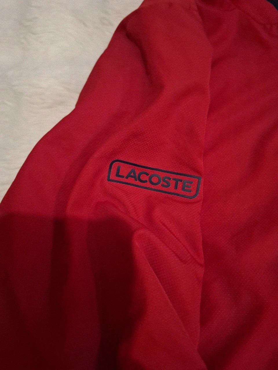 Lacoste Veste Sport / Coupe-Vent Rouge & Bleu Marine (Modèle WH9512) – Lacoste Sport – taille S 3
