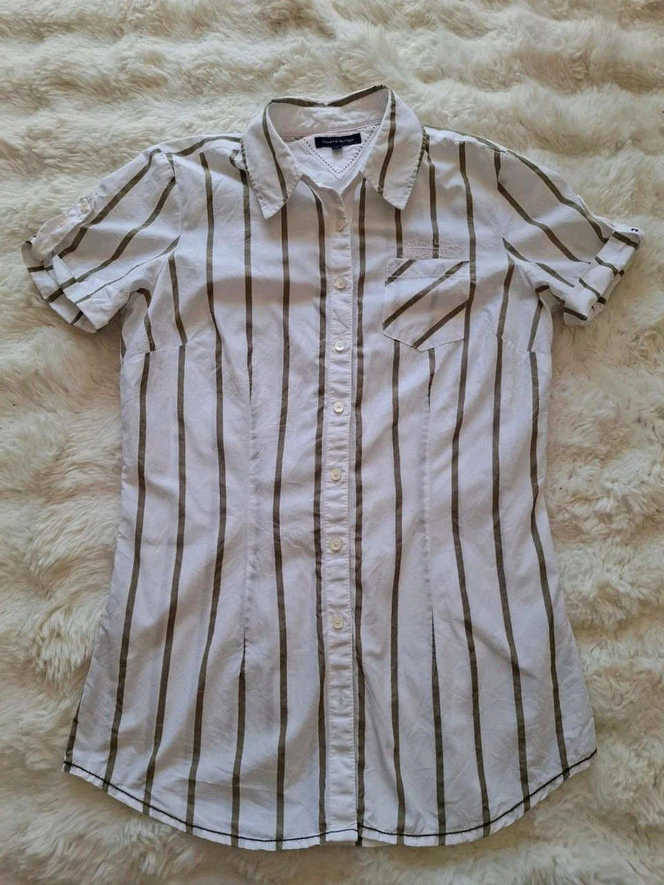 Chemise Femme Manches Courtes Rayée Blanc / Kaki Tommy Hilfiger T.4 / S – Tommy Hilfiger – taille S / 36 / 8 2