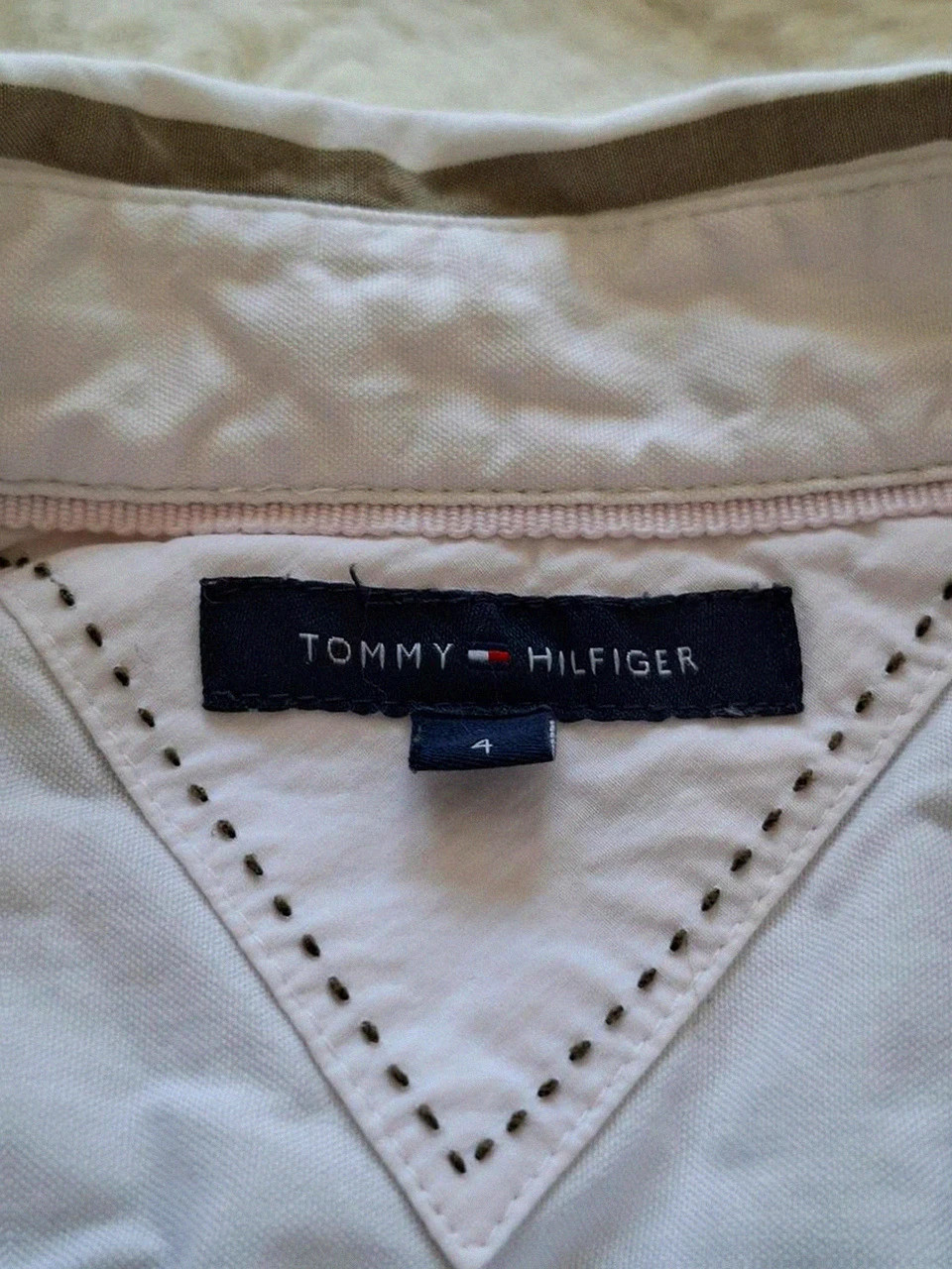 Chemise Femme Manches Courtes Rayée Blanc / Kaki Tommy Hilfiger T.4 / S – Tommy Hilfiger – taille S / 36 / 8 4