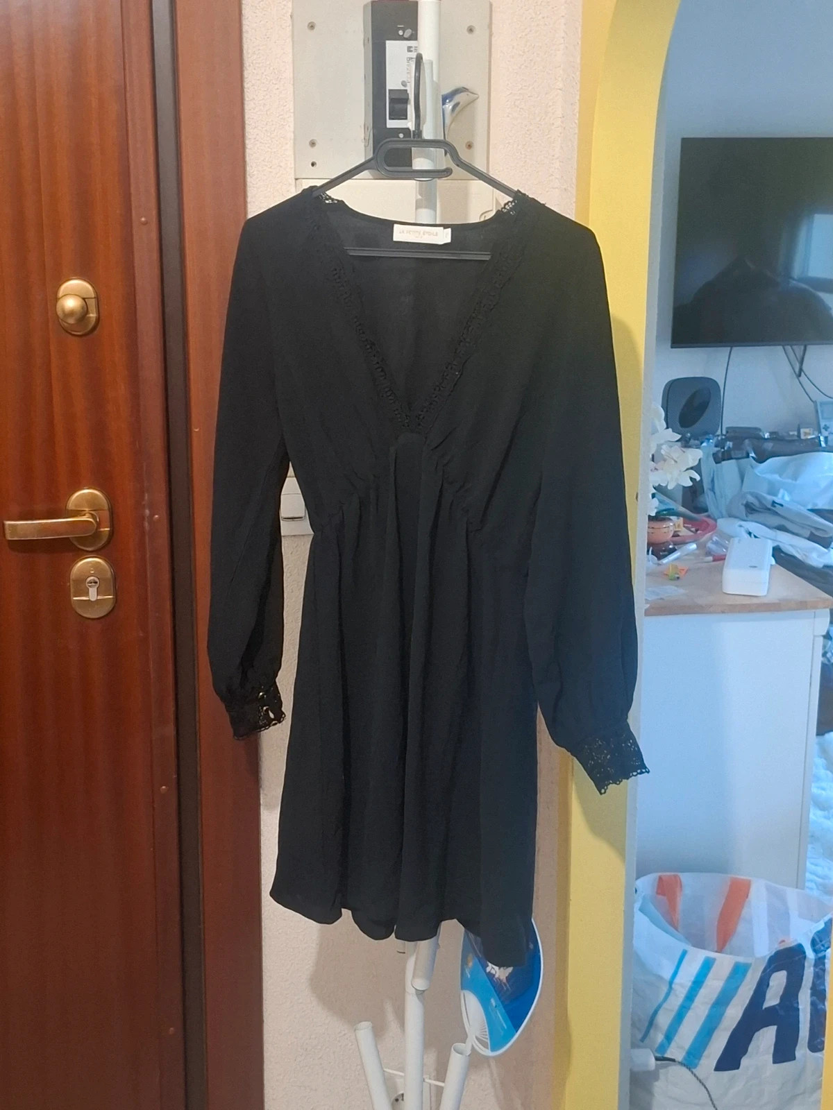 Robe Noire Manches Longues Dentelle et Boutons "La Petite Étoile" T.2 / M